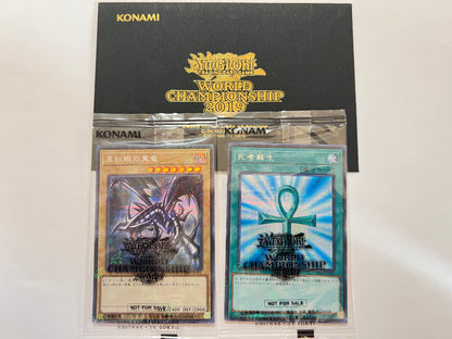 【未開封 封筒付】☆Worldchampionship2019(世界大会2019記念プロモ)  真紅眼の黒竜 死者蘇生“ミレニアムシークレットレア ” (2017-JPP02)「魔法/モンスター」